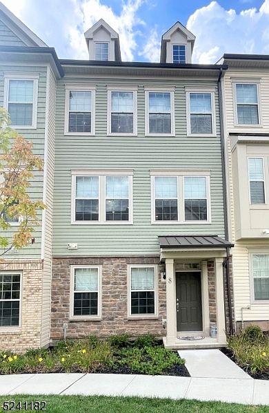 1st image of 8 Cortland Ct #608
