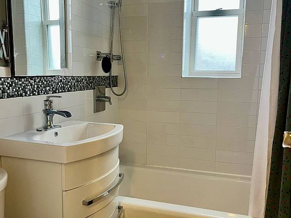 5th image of 679 Warburton Ave APT 1N