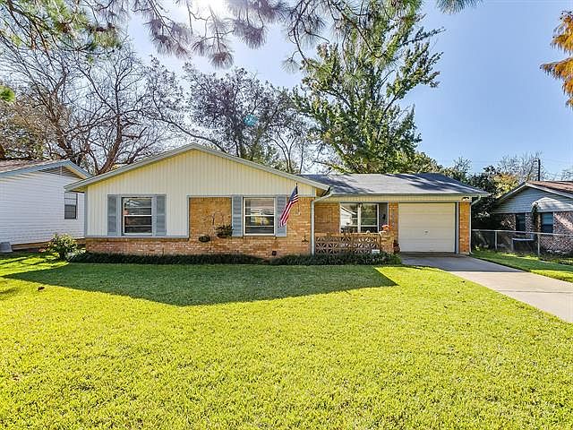 1st image of 2216 Hackberry Dr