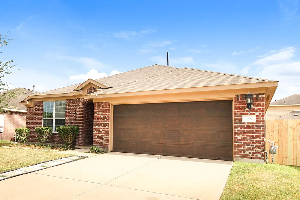 4 bed, 2.0 bath, 1946 sqft, $2,290 — Photo 3