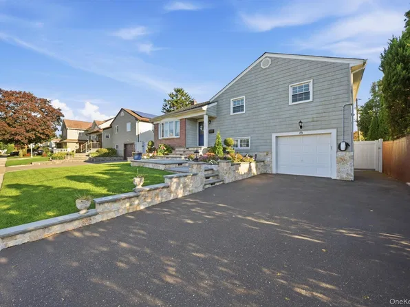 2624 Flower Street, Westbury, NY 11590
