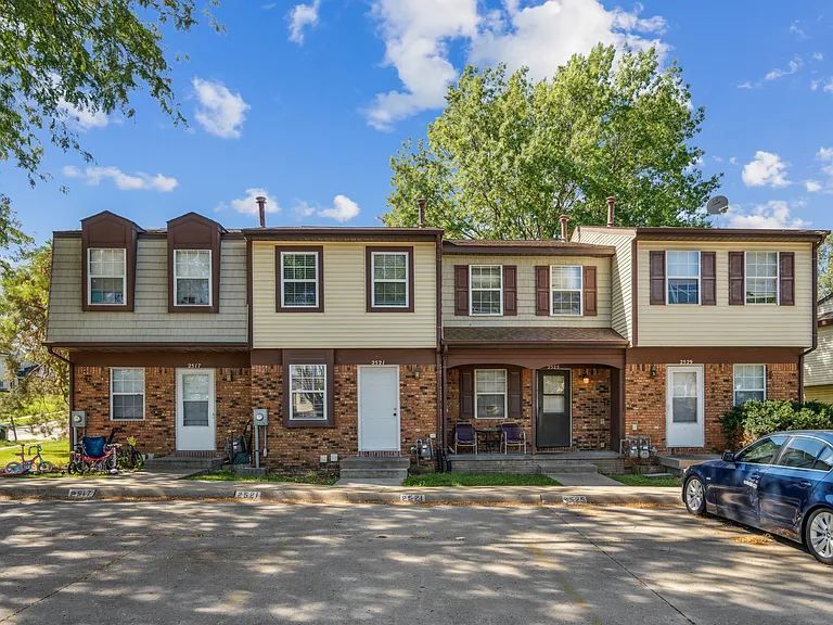 2555 Clearwater Ct — Photo 34