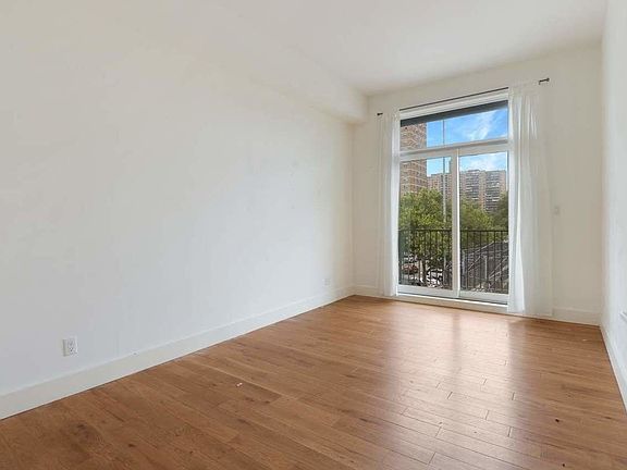 2nd image of 73 Montrose Ave #3DD