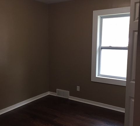 5th image of 1245 Monroe St