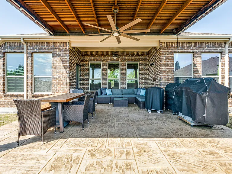 307 Eden Dr — Photo 6