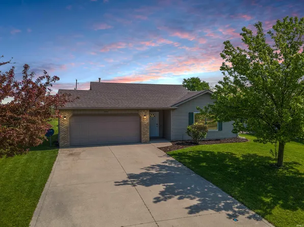926 W Wheatfield Ln, Churubusco, IN 46723