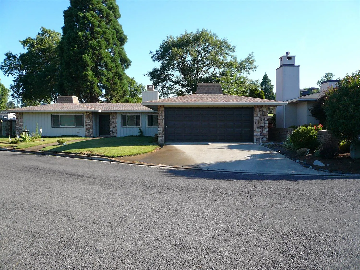 3101 Caperna Dr photo 1