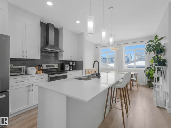 1404 Podersky Line SW, Edmonton, AB T6W 4W4