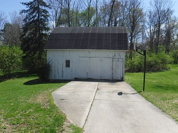 3rd image of 9013 Highland Dr