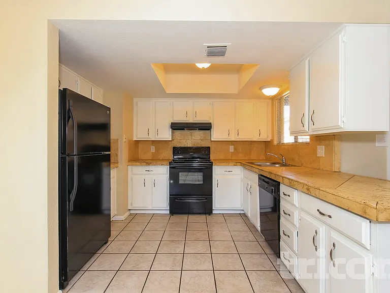 5526 W Angela Dr — Photo 5