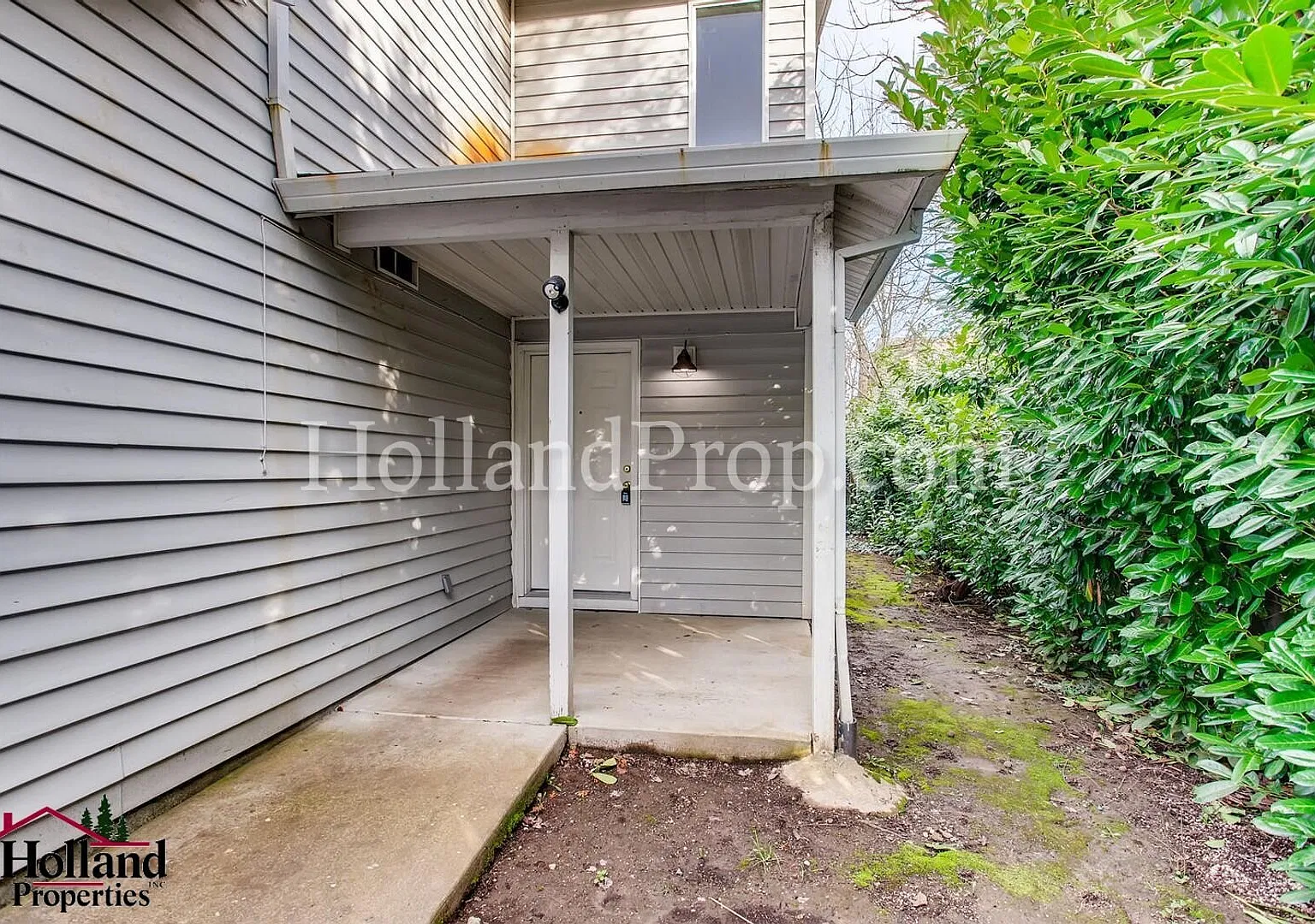 Coming Soon! Great Located 3 Bedroom 2 Bathroom Duplex With Fenced Yard! — Photo 2