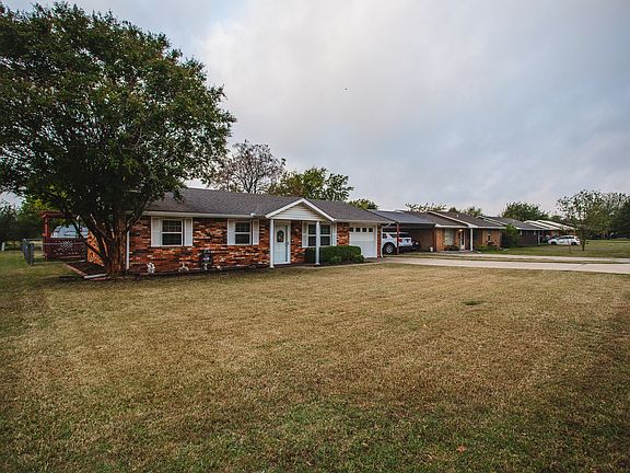 4th image of 333 Wisteria St