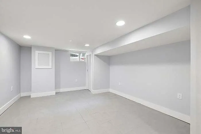 2225 S Rosewood St — Photo 13