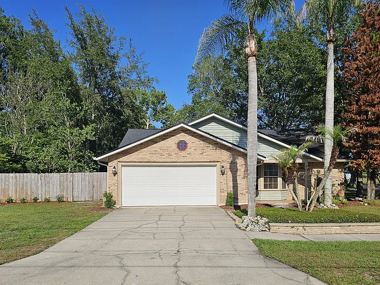 801 Village Lake Dr N — Photo 1
