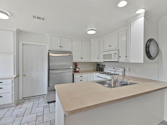 5th image of 810 Martha Street