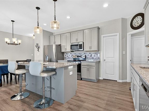 5th image of 322 Summer Glen Ln