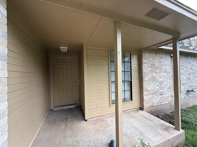 2712 Cameron Loop — Photo 2