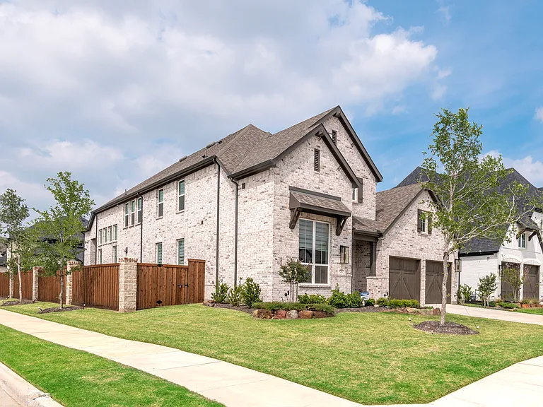 2790 Starwood Dr — Photo 2