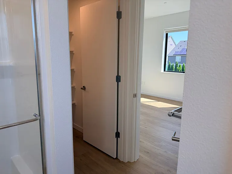 Abbey Creek Square Luxury Apartments — Photo 41