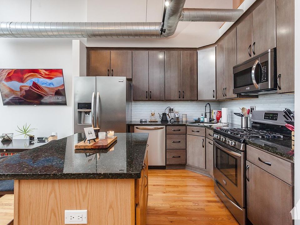1st image of 1935 N Fairfield Ave #407E