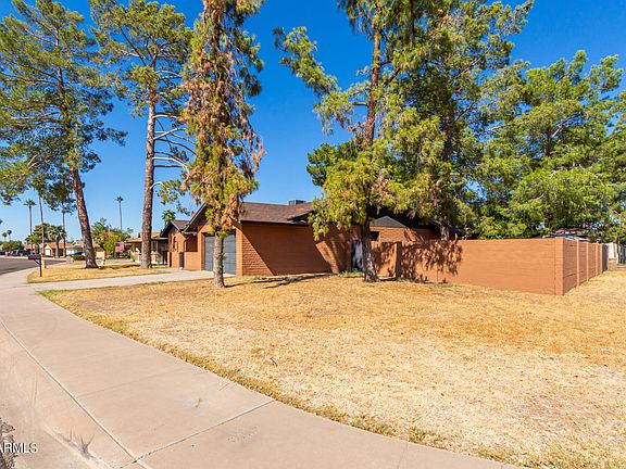 2nd image of 4702 W VOGEL Avenue