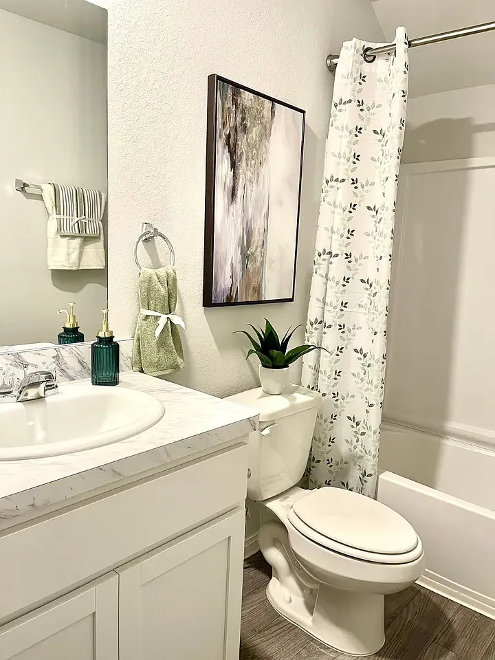6 bed, 3705 sqft, $2,495 — Photo 4