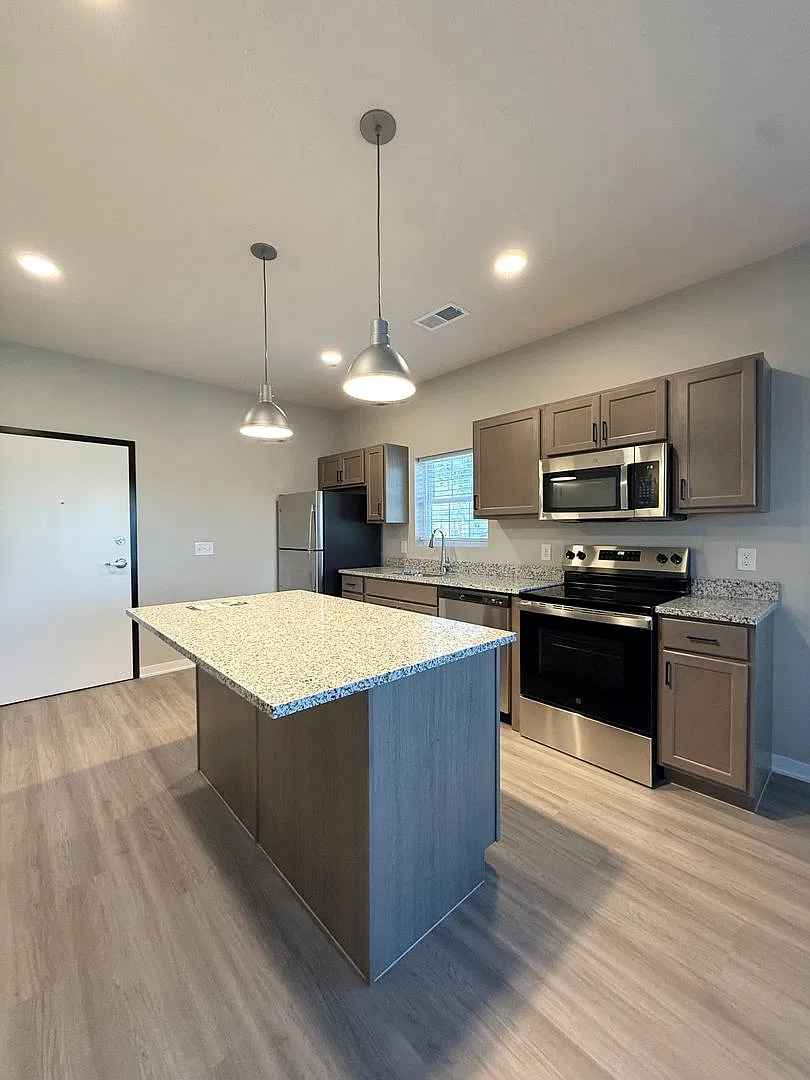 3513 Howard Street — Photo 2