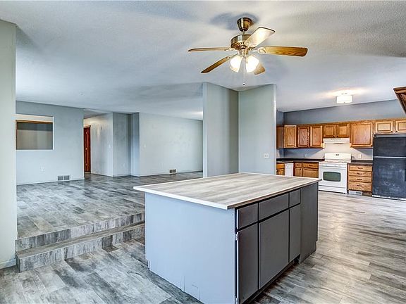 3rd image of 1474 E 560th Ave
