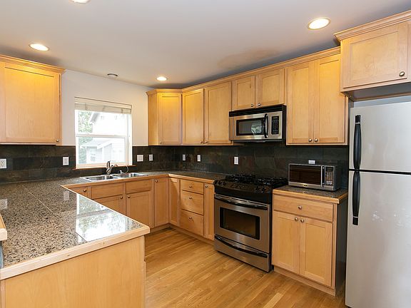 4th image of 9109 B 23rd Ave NE