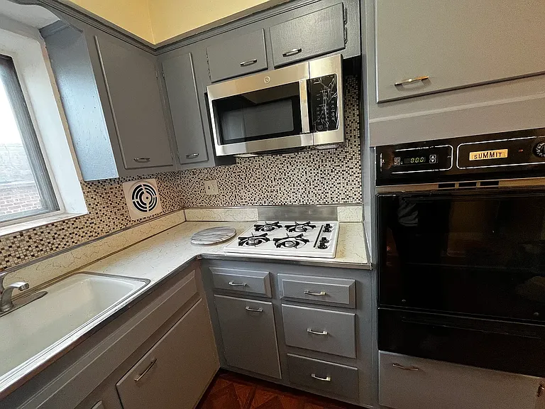 3540 Bronxwood Ave #1 — Photo 11