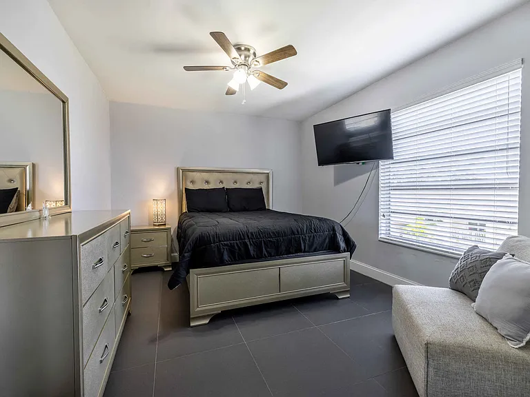 Manor Court Apartments — Photo 14