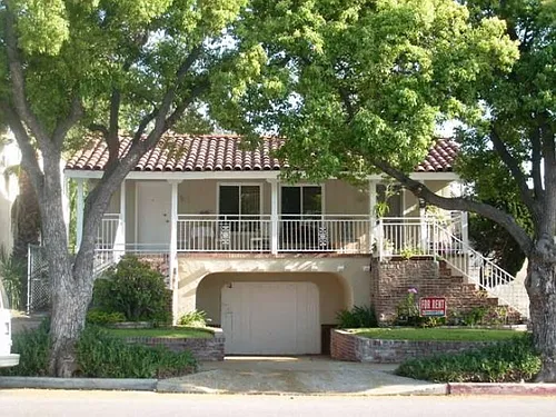 1454 E Chevy Chase Dr #C Photo 1