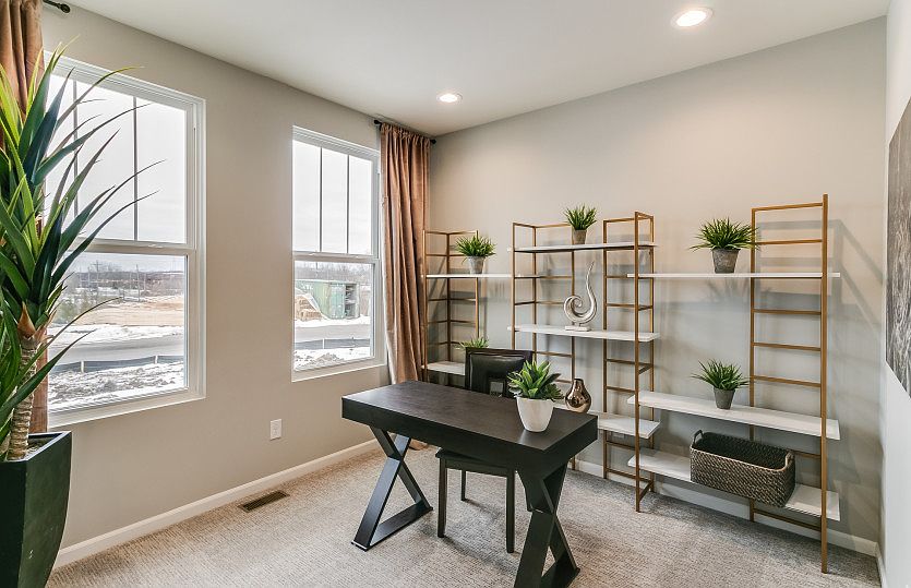 Flex Room, Adjacent to Foyer