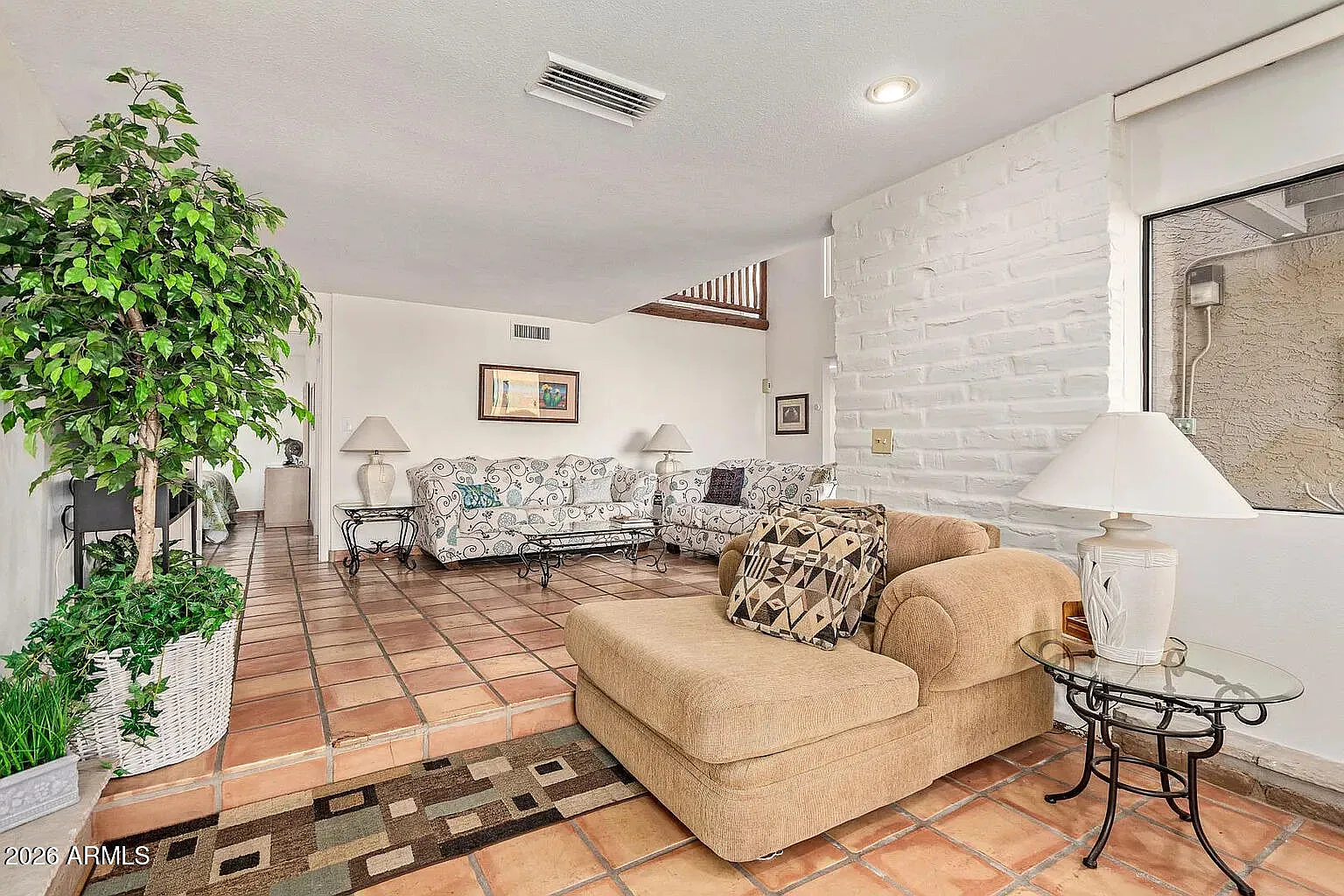 4 bed, 3.5 bath, 2351 sqft, $3,000 — Photo 2