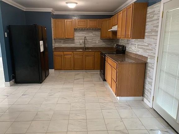 5th image of 413 Bannerwood Dr