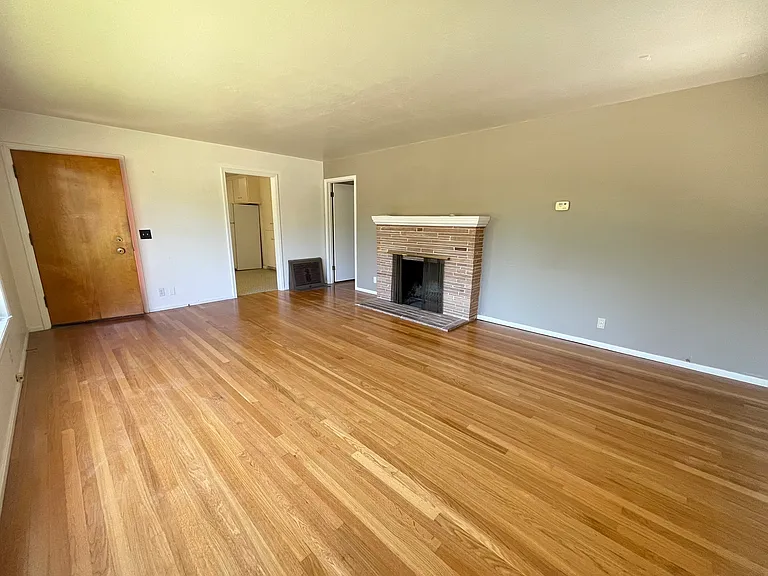 231 Jean Dr — Photo 3