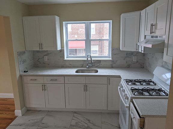 3rd image of 811 E 225th St #3