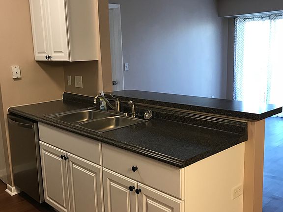3rd image of 5979-6 Meadowcreek Dr #5979-06