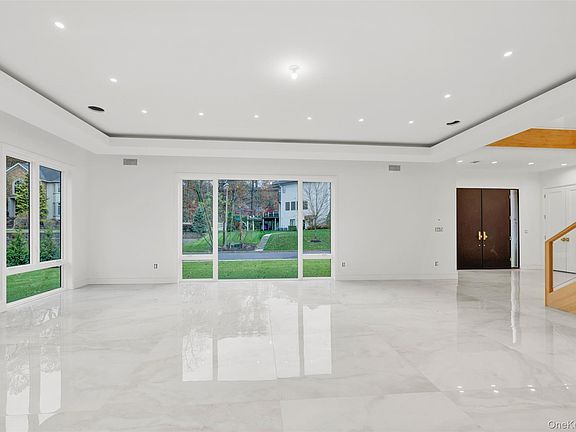 4th image of 17 Wallenberg Circle