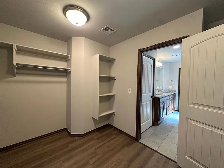 11008 SW 36th St — Photo 42