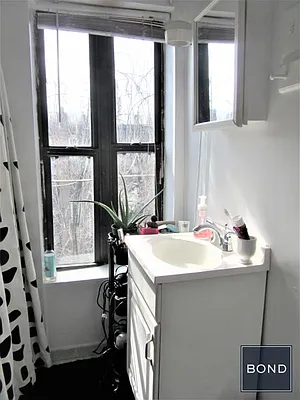 Rented by Bond New York | media 25