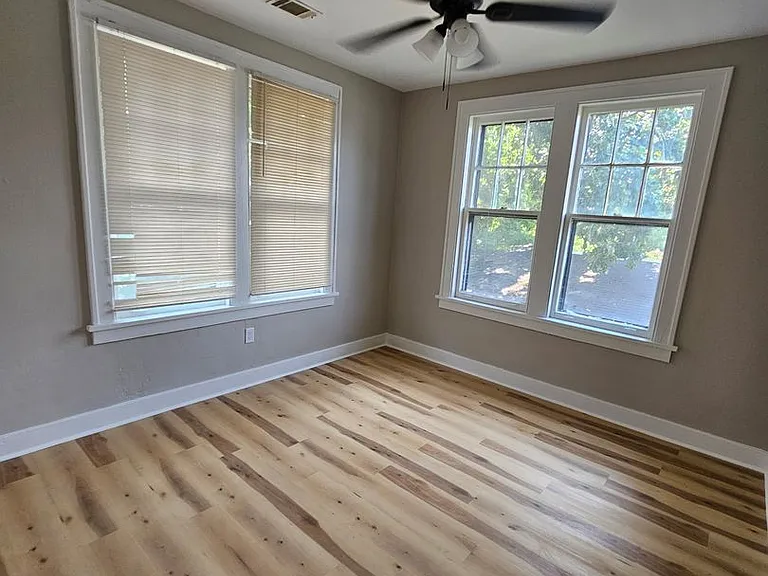 2405 Battery St #B — Photo 13