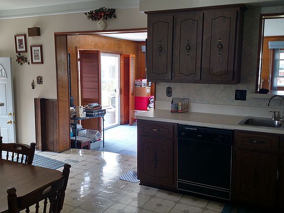 3rd image of 28513 Grant St