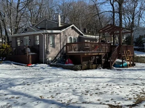 46 Geneva Trl, Hopatcong Boro, NJ 07843