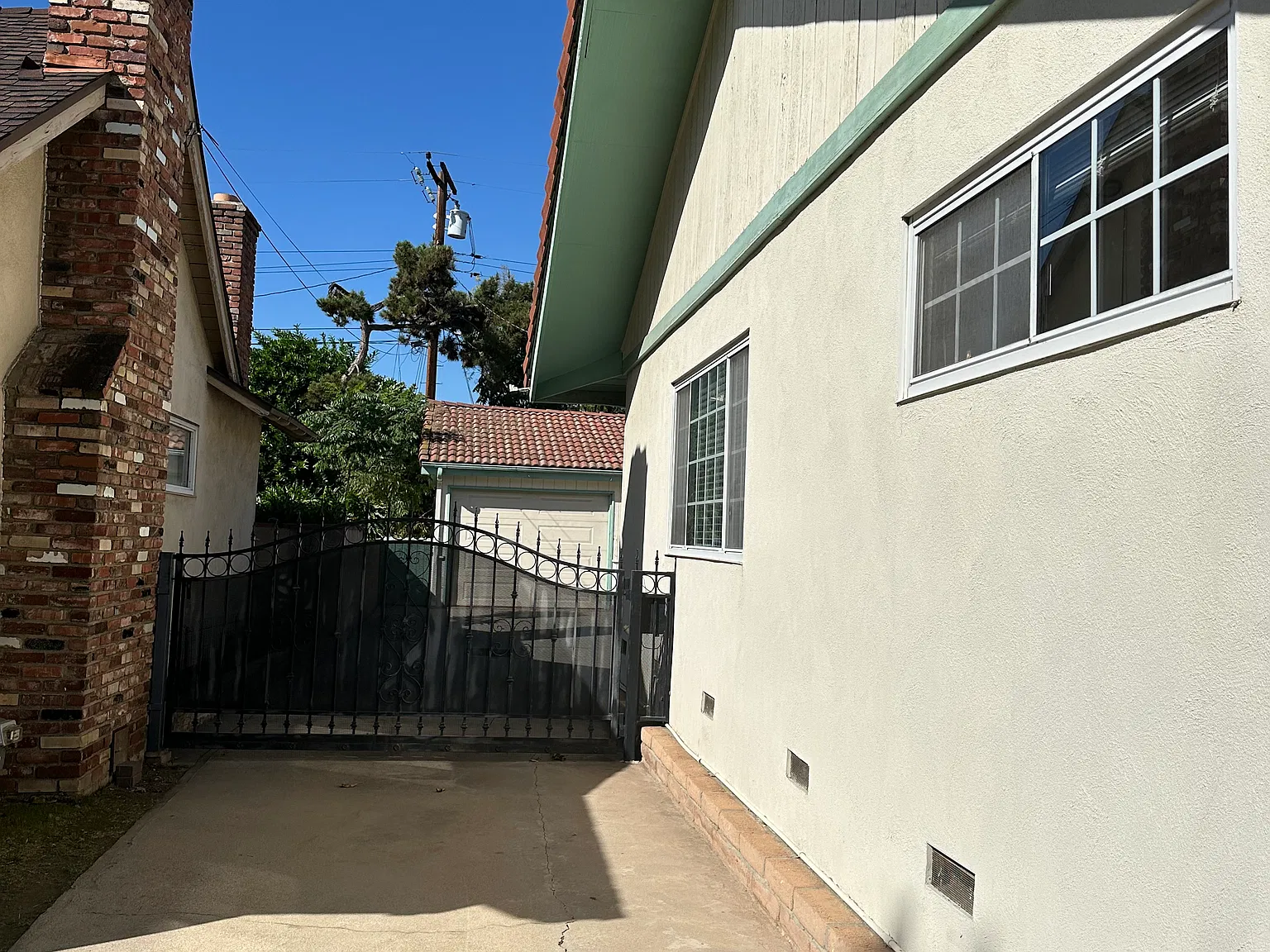 3 bed, 1902 sqft, $3,680 — Photo 2