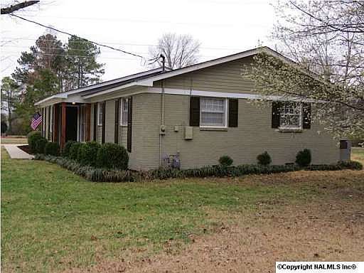 3rd image of 2908 Dobbs Dr SE