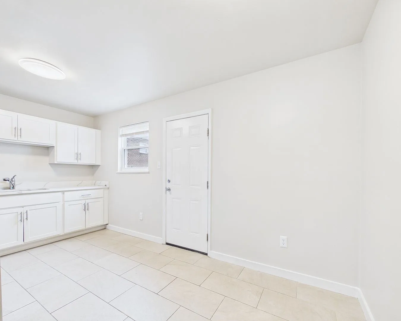 2 bed, 1.0 bath, 795 sqft, $1,295 — Photo 2