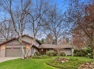 870 Ridgeview Dr, Erie, PA 16505