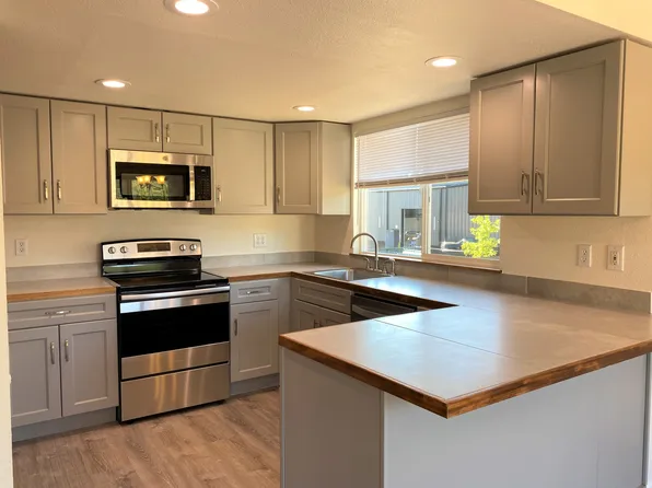 5517 108th Avenue Ct E, Puyallup, WA 98372