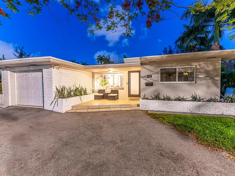 7611 Coquina Dr — Photo 32